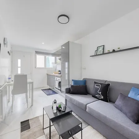 - 4 Personnes - Parking Prive - Metro 7 - Rer B